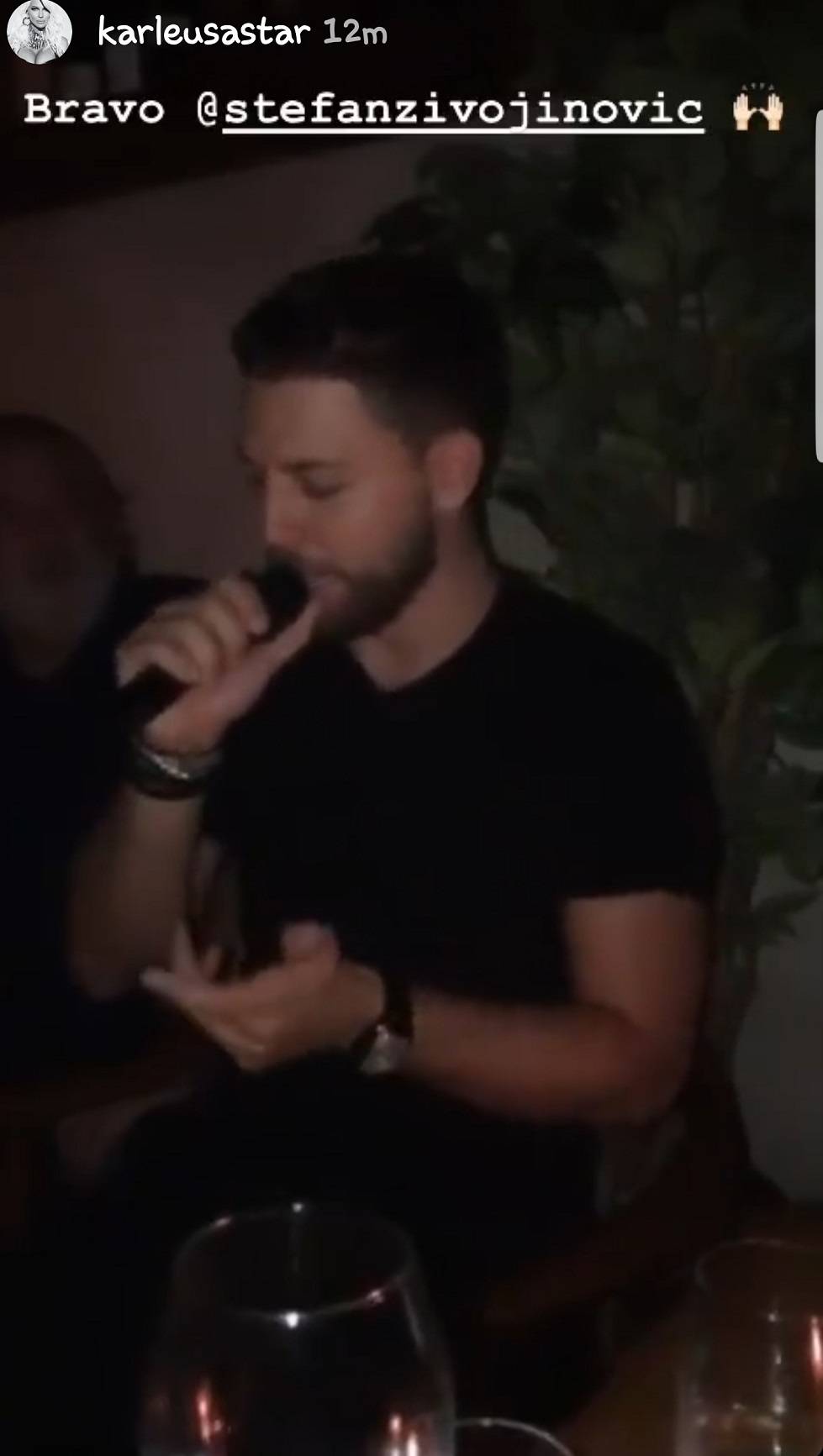 PRIŠAO JOJ I ZAPEVAO Stefan Živojinović sinoć održao svoj PRVI NASTUP u Beogradu, slušala ga i Jelena Karleuša (FOTO) 4 34d130013b75a3bcbeaaeeec6c9597359cdd730d