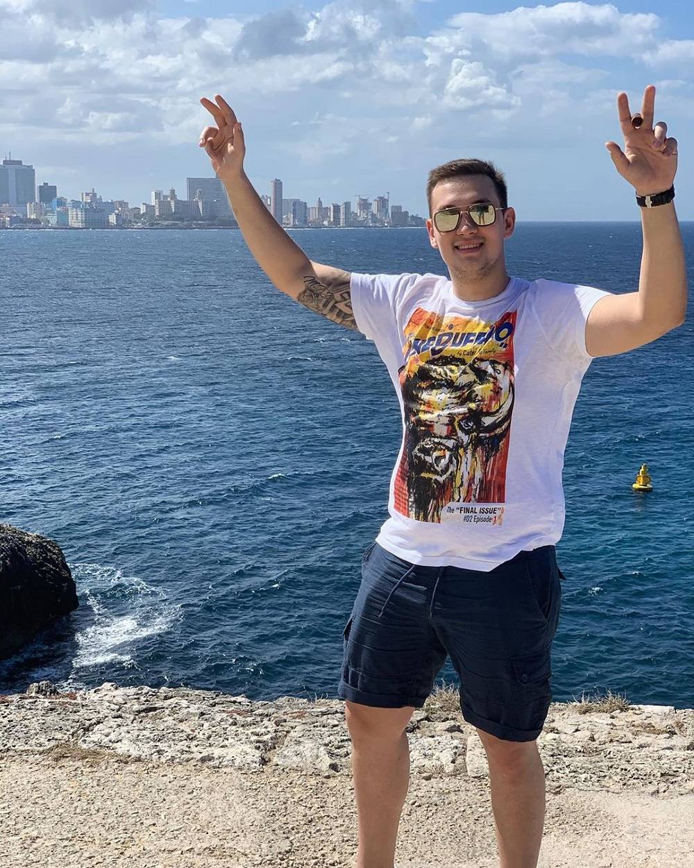 Uroš Živković se baškari na KUBI i pozira kao DON! (FOTO) 2 370f48eb7c6d02732968fe02884e7e9870fd09aa