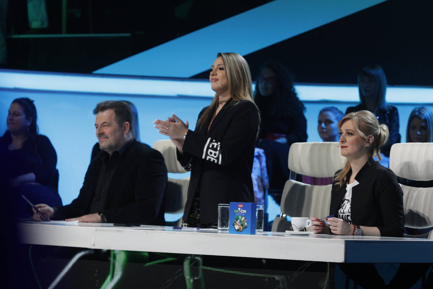 I DŽO KOKER BI MU SE POKLONIO: Predsednik opštine Gradiška se usudio da otpeva čuveni hit, Milica Todorović mu poručila „Šta bi ovo?“! 3 385cbfc3f6394eb73b977f3628e35868feb888d3