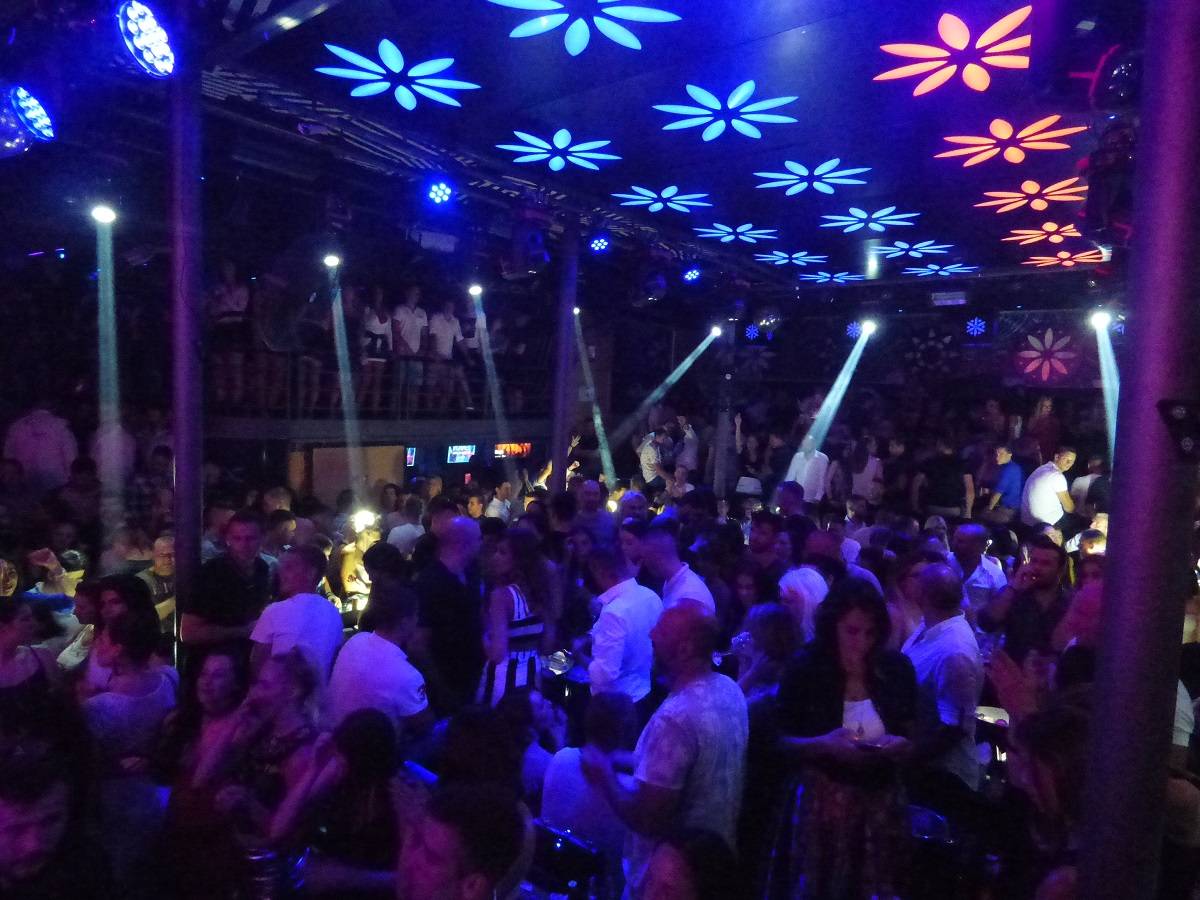 LUDNICA NA SPLAVU Saša Matić sa "Rivera" krenuo na veliku letnju turneju (VIDEO) 3 3a179b4afb700d0a8015d973072fda123077aaa8