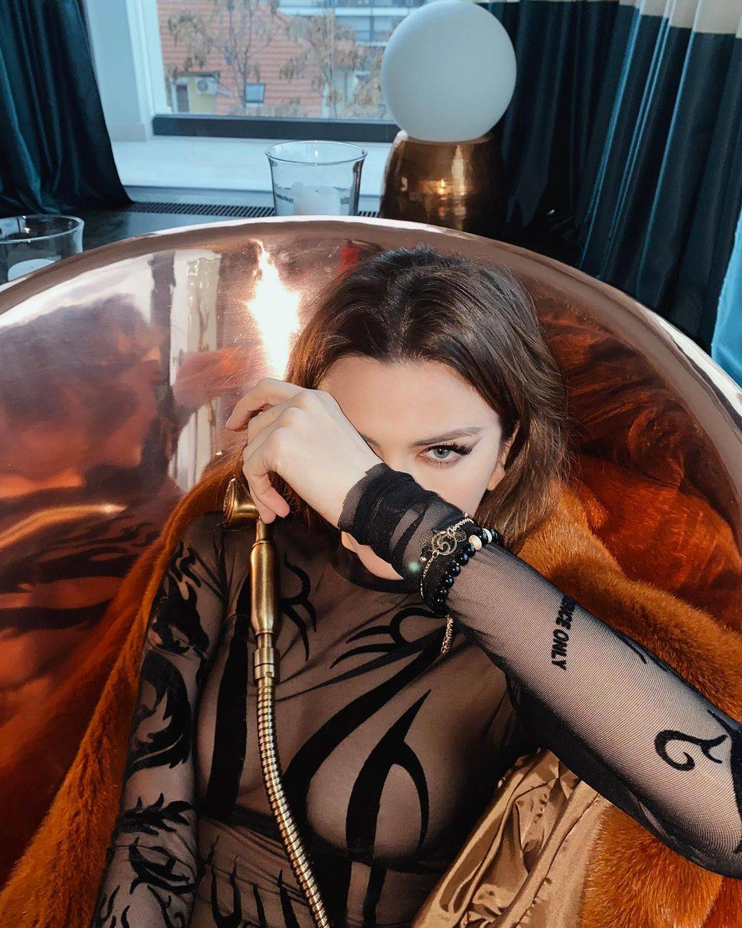 DA LI JE ZAISTA POKAZALA PREVIŠE? Milica Pavlović na meti hejtera (FOTO) 2 3ace6afdcf01638f91e5cabb6906b9c2eb4b660d