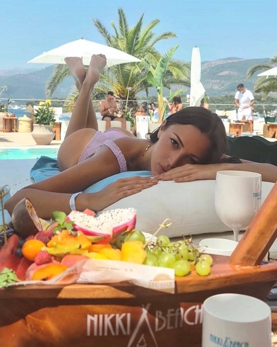 NEMA DALJE: Da li je ovo Prijina NAJIZAZOVNIJA FOTKA sa plaže? (FOTO) 3 3ae514b950b4da4e0aeee5023649be75cac02a39