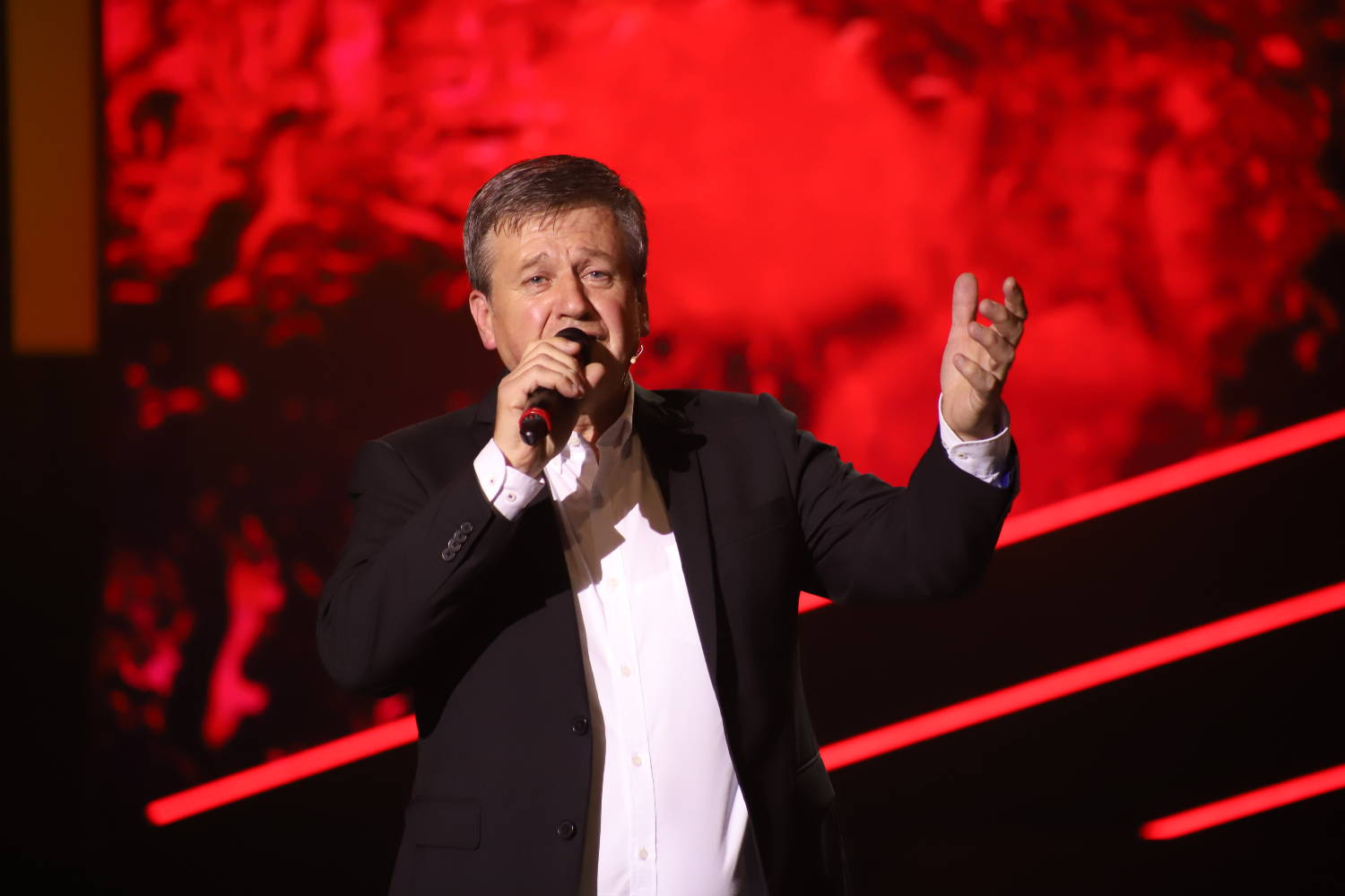 MAGIČNO VEČE ŠAMPIONA: Poljupci, iznenađenja i prevazilaženje svojih granica obeležili emisiju (VIDEO) 4 3bb7605c94a337a8b2de112915968cab5de6478e