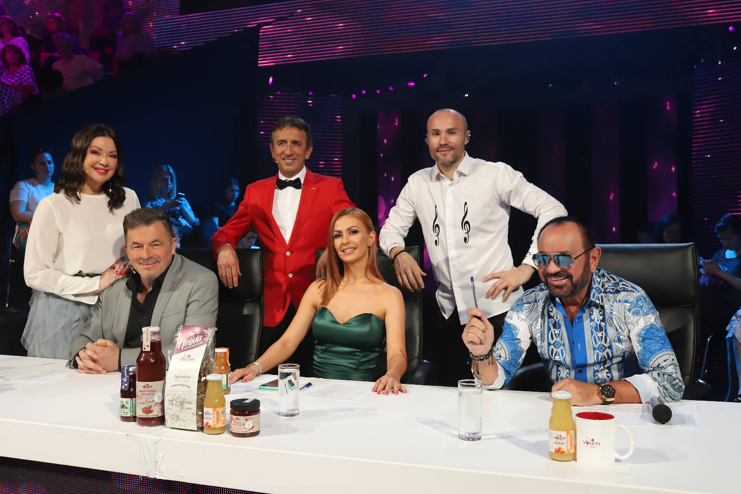 MAGIČNA NOĆ POLUFINALA: Pala priznanja i kumstva pred FINALE (VIDEO) 3 3bcb64ab089ea72cac3b4f82599781c815492494