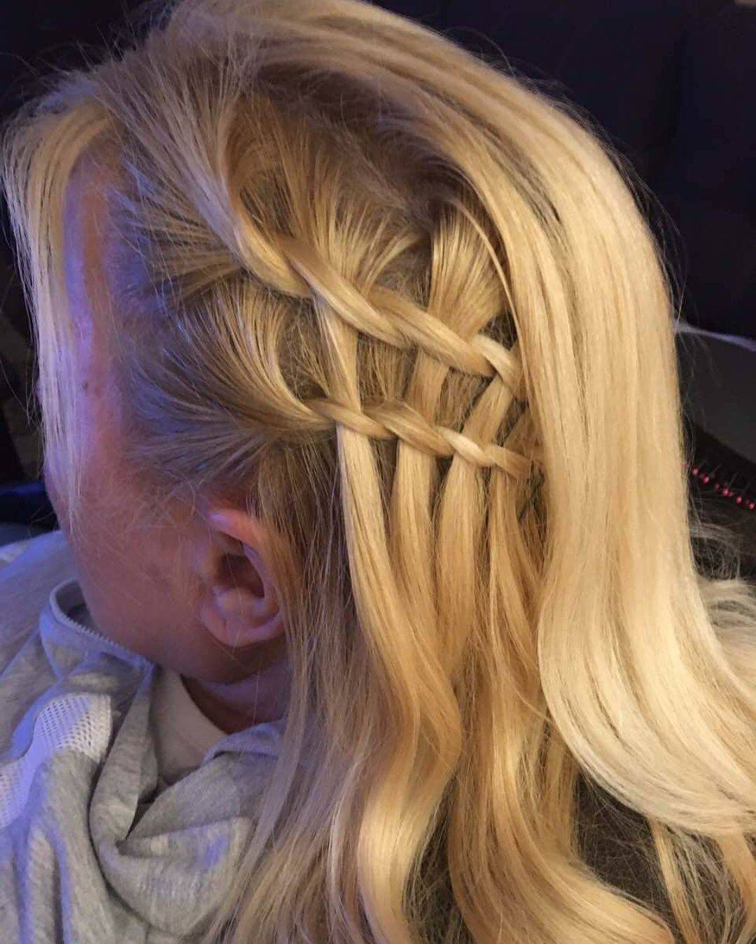 NIJE FRIZER: Pogledajte ko je napravio frizuru Snežani Đurišić! (FOTO) 2 3d1df1bb8533699a3f4cc981e1e6b059239d3b57