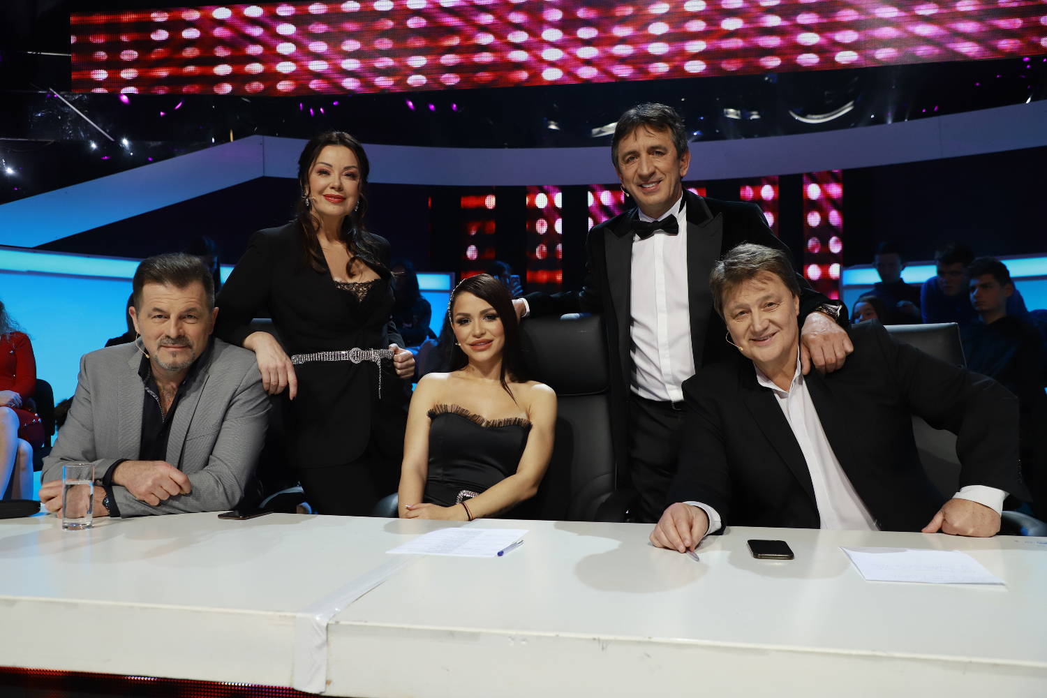 VUČIĆ u žiriju ,,Nikad nije kasno'' i saveti Aleksandre Mladenović: ,,PO JEDNO PIVO PRED NASTUP'' (VIDEO) 2 3d8071b926ccb19d36acc03c5df5db2df11c46b5