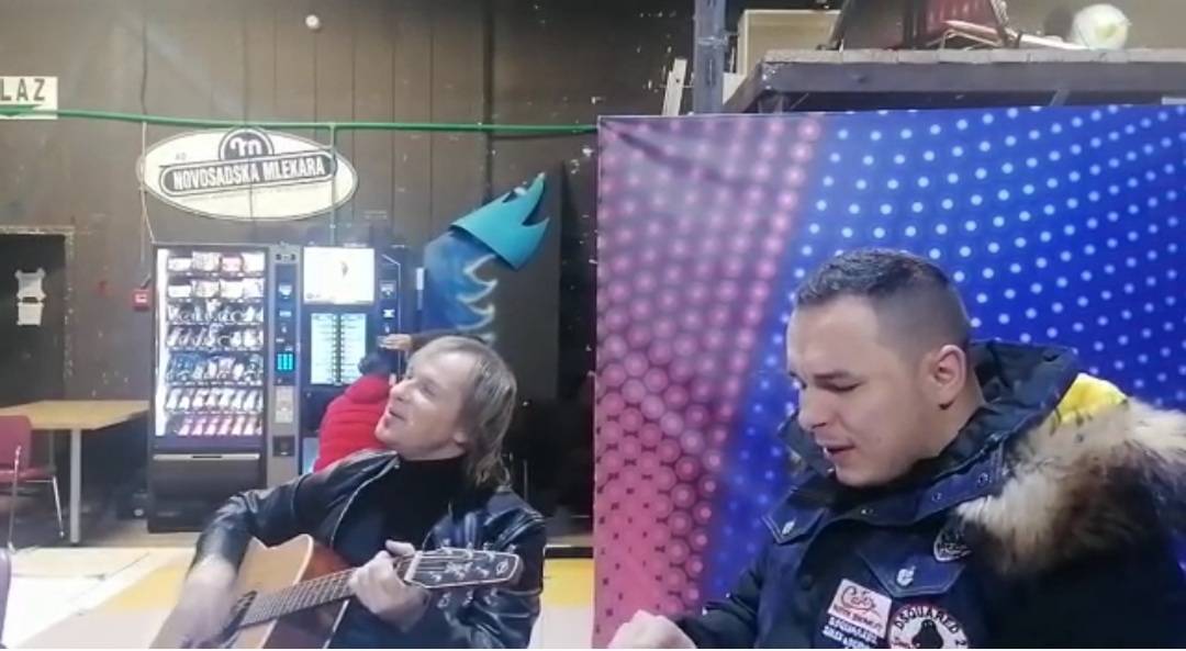 KAD BOSANCI naprave ŠTIMUNG NA SNIMANJU: Bubi i Emrah zapevali Merlinov hit (VIDEO) 2 3e08f1aa6961807818e24bf8bca0a426c193e99f