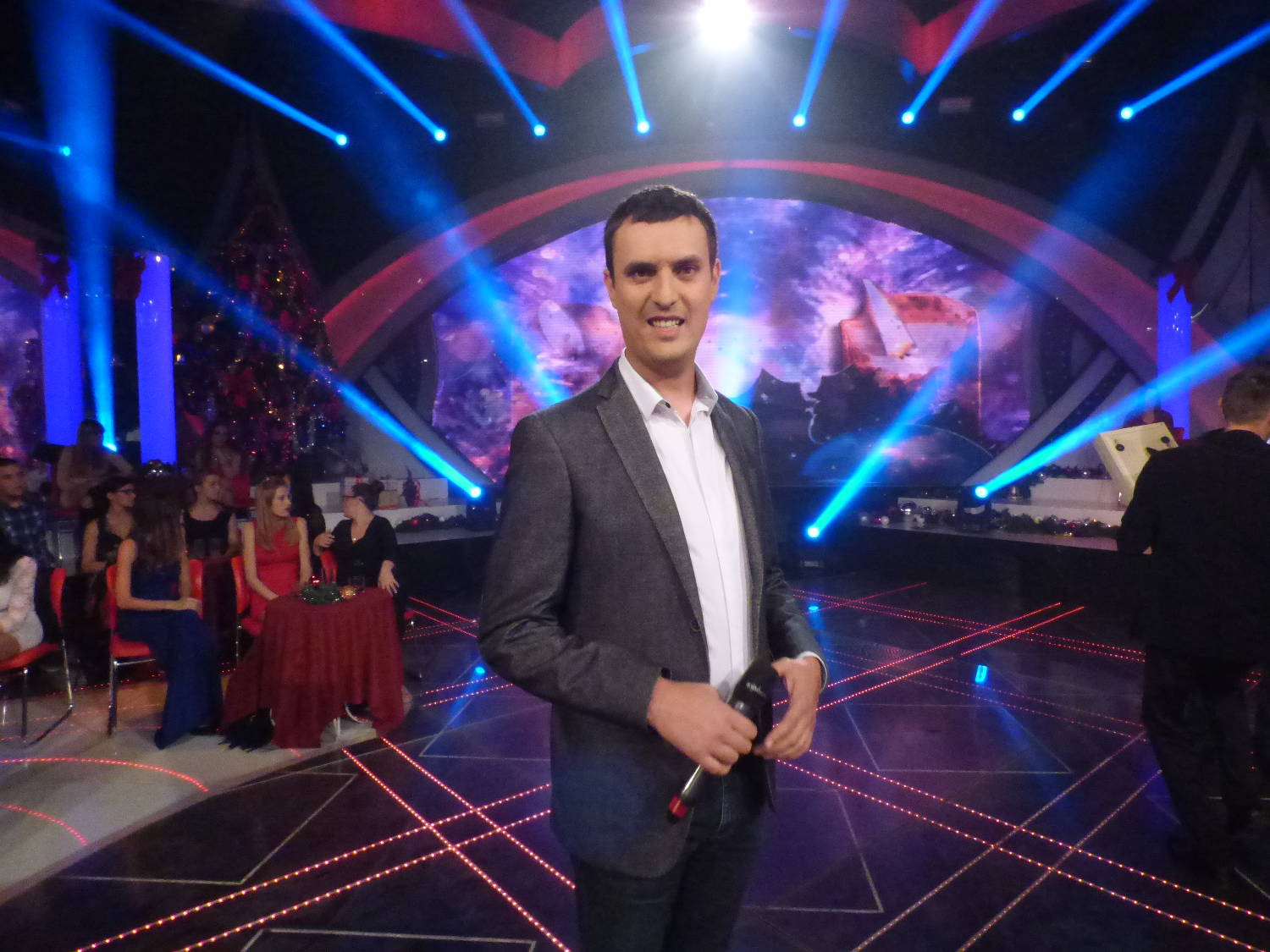 PUT DO POBEDE Ovako je talentovani pevač iz Cetinja koji je gotovo slep trijumfovao u "Zvezdama Granda" (VIDEO) 2 3e2b38013e1b57c57b60bade6ffdb8245ccca284