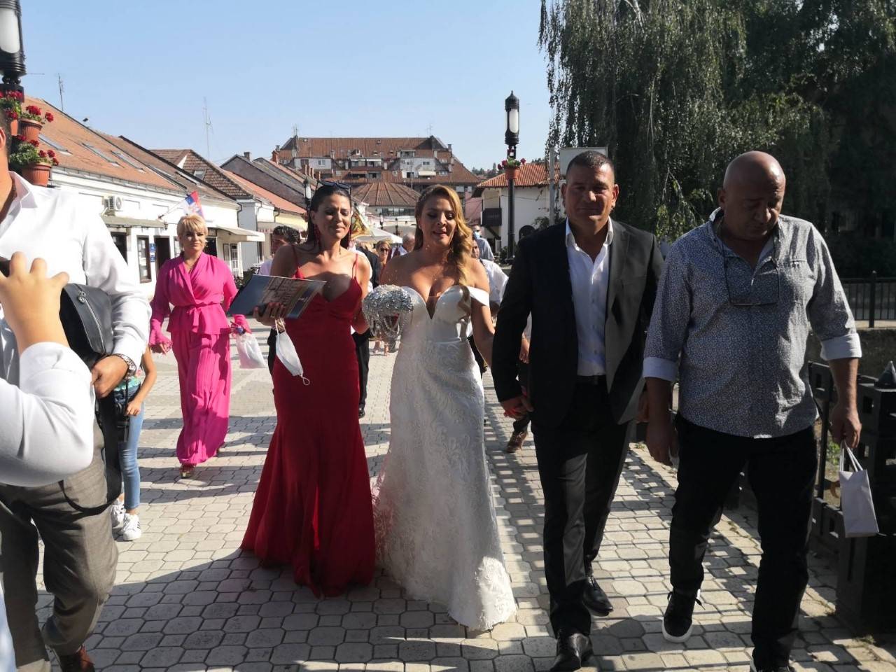 EKSKLUZIVNO Biljana Sečivanović izgovorila sudbonosna "da" i prvi put obukla venčanicu (FOTO) 3 3f76168c2d16a3ed85c2f84704cd7c22f0bce2d4