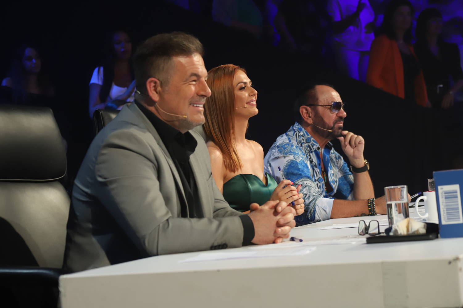 MAGIČNA NOĆ POLUFINALA: Pala priznanja i kumstva pred FINALE (VIDEO) 6 40a787883cfc9435b2fd134e9fabe1f4a6df91a7