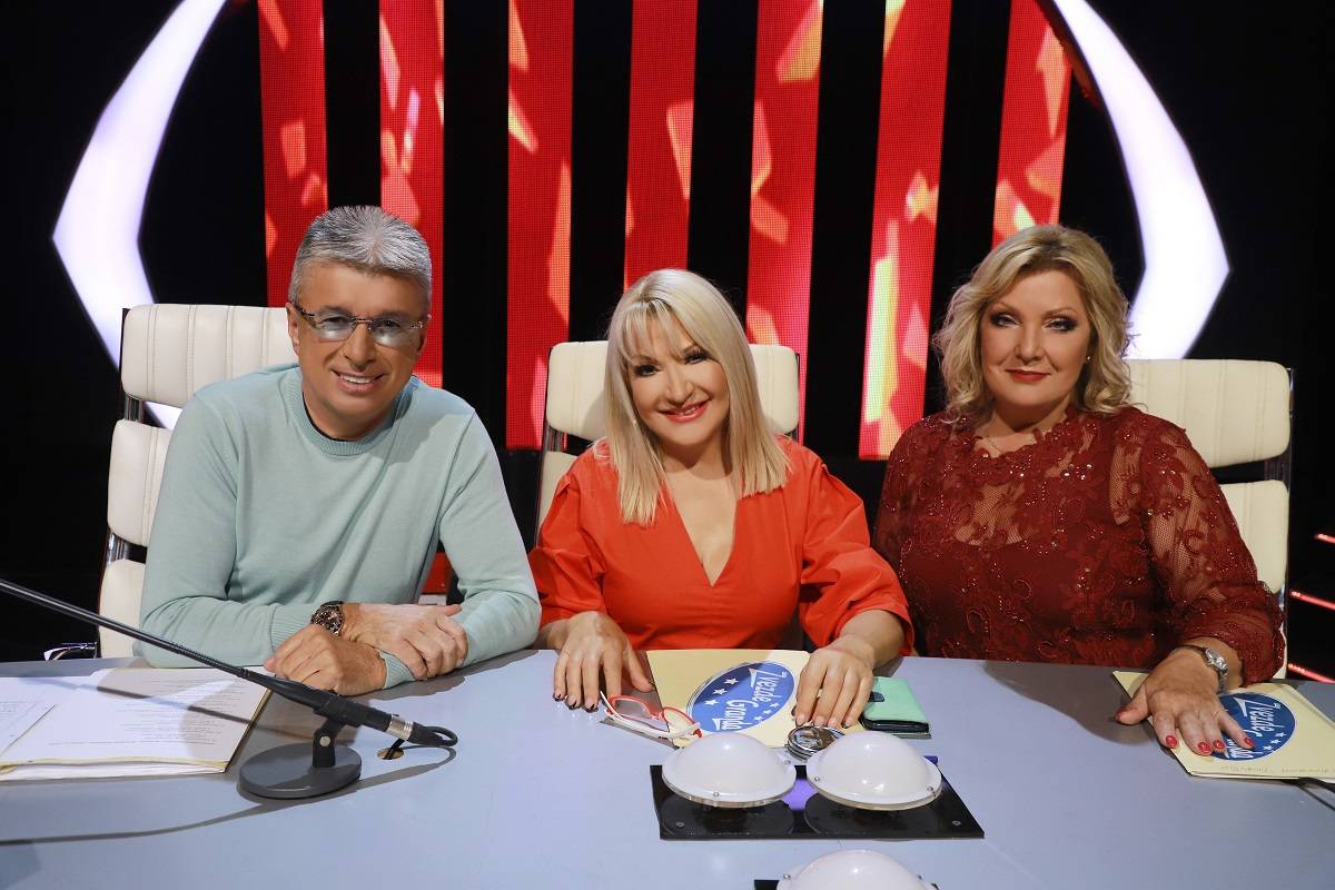 Popović ZAMALO da ostane BEZ žirija! Pogledajte šta je obeležilo novu epizodu "Zvezda Granda" (VIDEO) 2 40e95517cd343bb9739abfcc366a4e436365e107