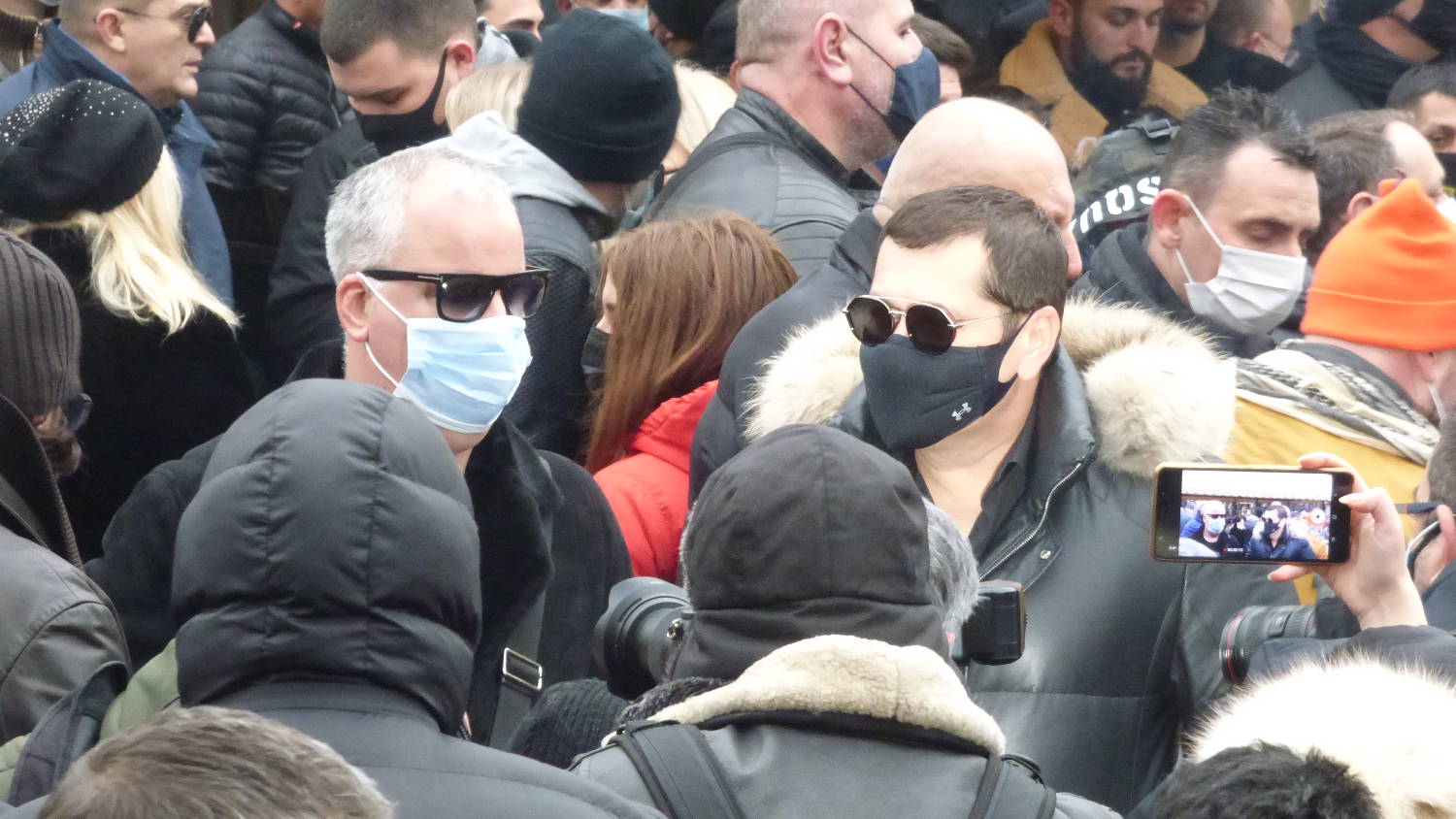 POSLEDNJE ZBOGOM Džej na večni počinak ispraćen uz zvuke violina i čuvenu "Nedelju" (VIDEO) 3 41ce72c7bf0e3918af9374b38684457809e73079