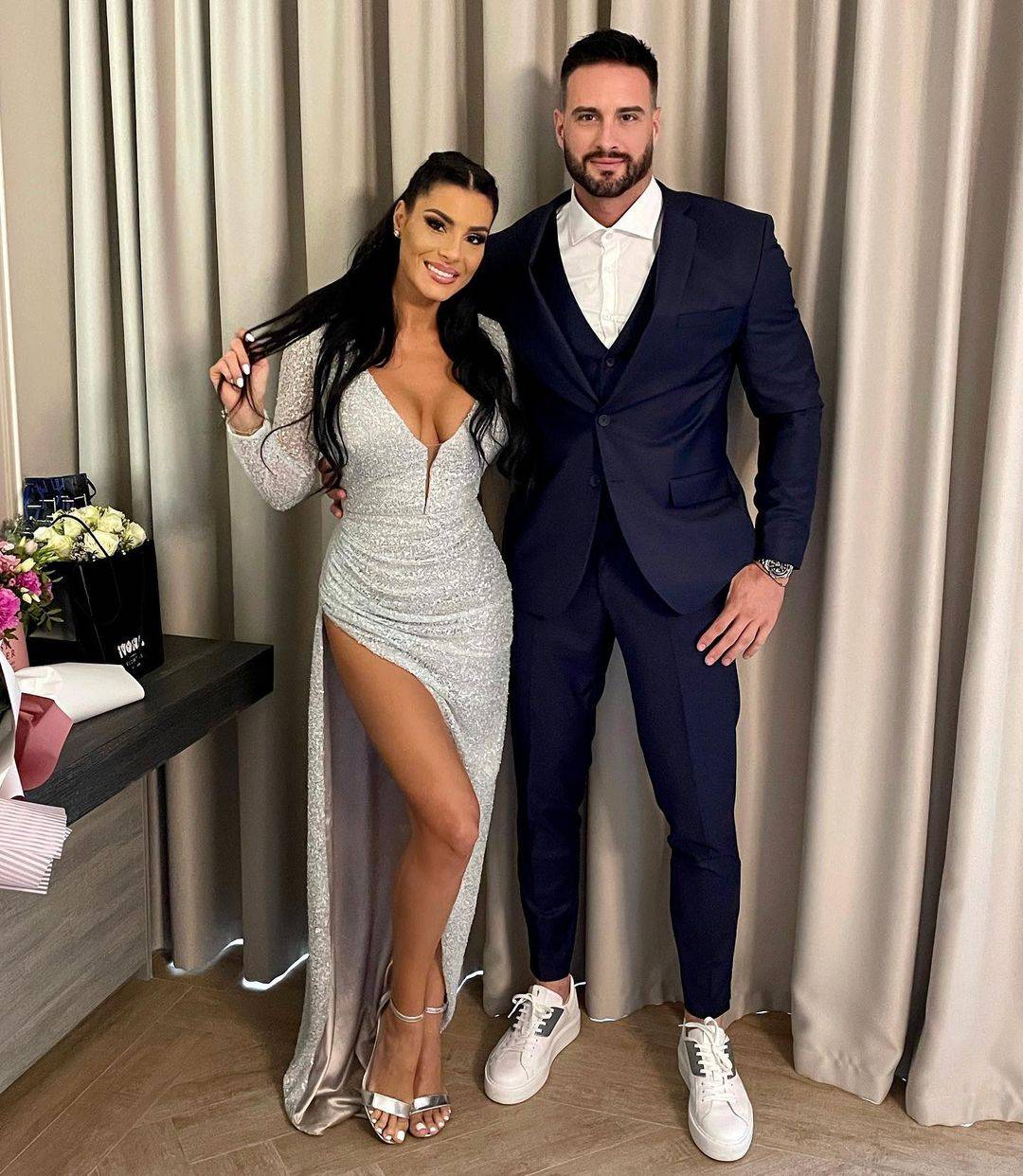 Prva fotografija Mie u VENČANICI: ''Mama se MALO UDALA'' 3 43456b81c2ee2dedd3fe8c7100e22270df95e6b5