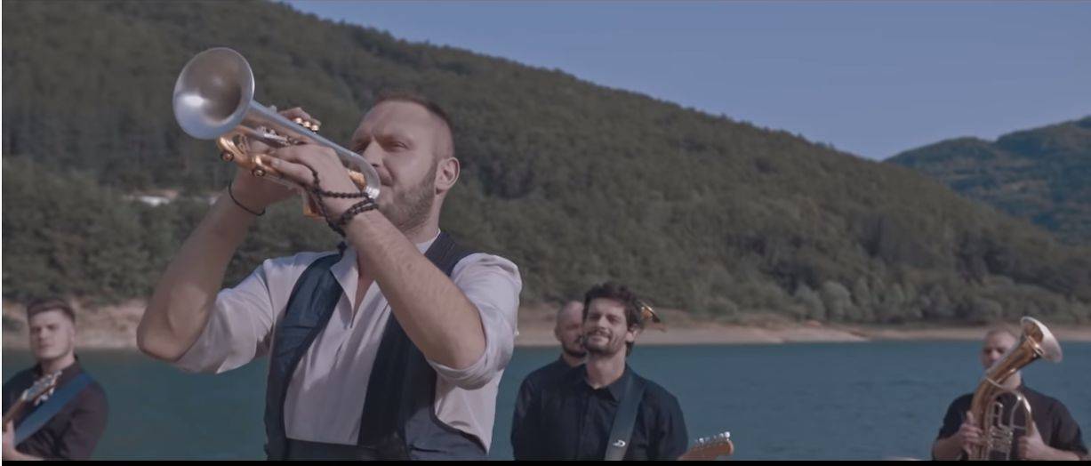 MAGIJA KOJA TERA SUZE NA OČI Milan Vasić i Dejan Petrović predstavili pesmu "Ja sam momče sa Kosova" (VIDEO) 3 43c4c809cfef3e6db725f1c6dafdce25424f4de4