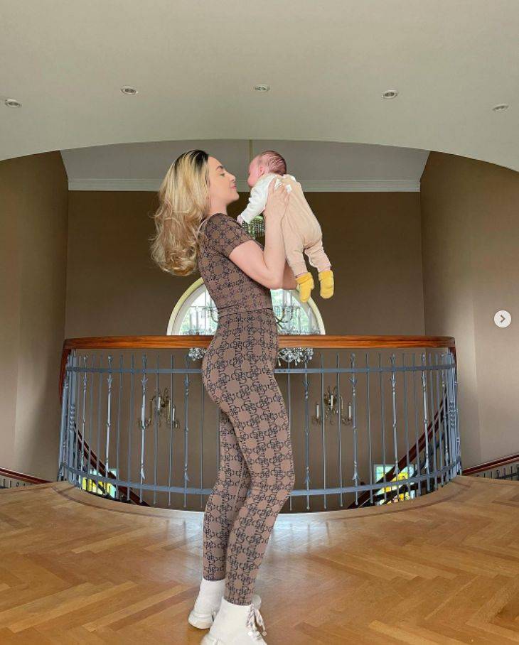 Maja Berović 3 meseca nakon POROĐAJA pokazala liniju, a SLIKA SA SINOM nikoga ne ostavlja ravnodušnim (FOTO) 4 4467ca41804eb13d08a11ef40bb6b92b670b5a82
