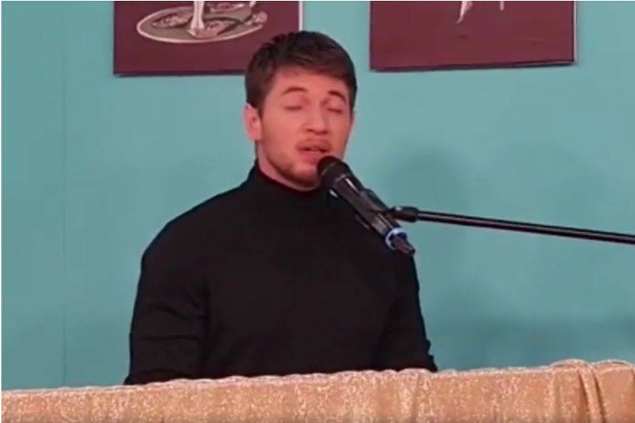 Joca Stefanović SPONTANO SEO ZA KLAVIR u studiju, i počastio ceo Grand OVOM PESMOM! (VIDEO) 3 4496e2384988cb8d4336877211f77976481ab684