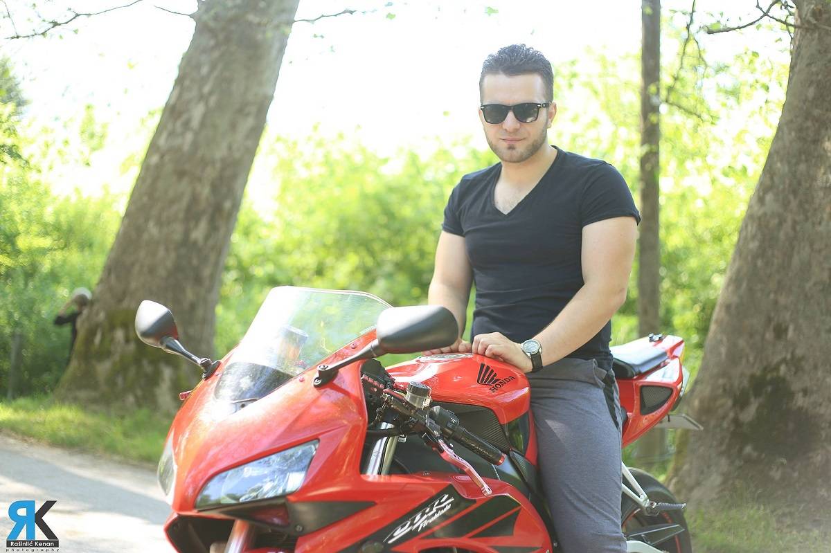 Ljubav prema motorima mogla da ga košta života (FOTO) 2 44bdd4f113120c832174867357a6f98c1ad0cefb