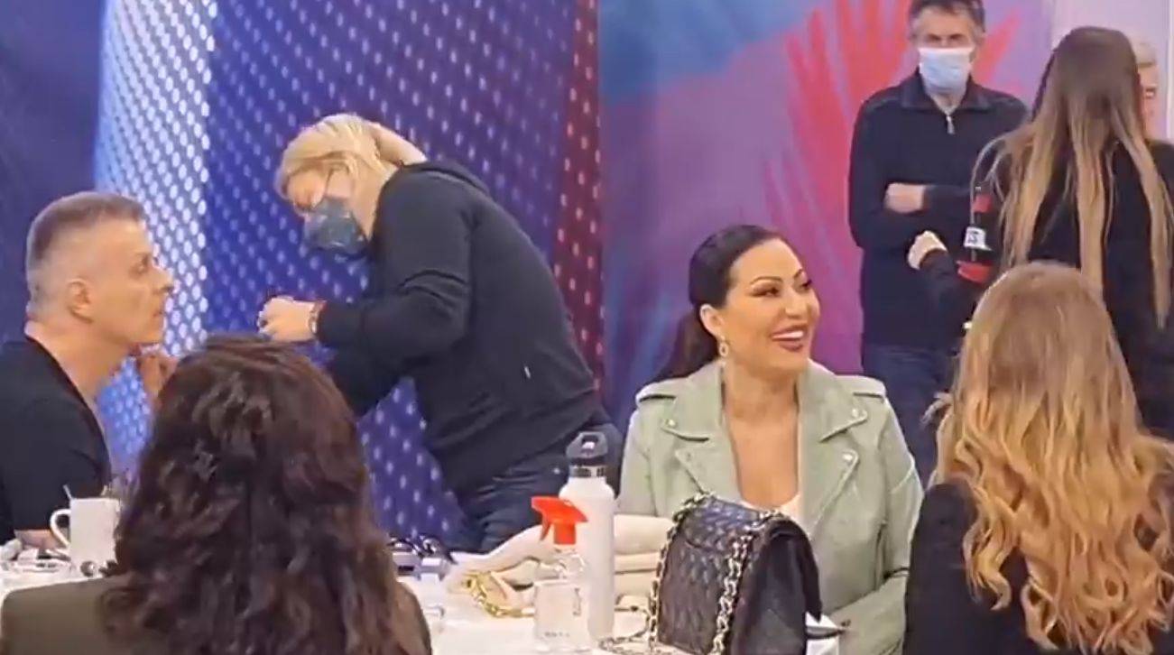 Bekuta se šminka sama, ali ne i Đorđe! Ekipa "Zvezda Granda" orna za rad, a evo šta se dešavalo iza kulisa (VIDEO) 2 44ffae20e4932e9325819404266c5ced37e7c405