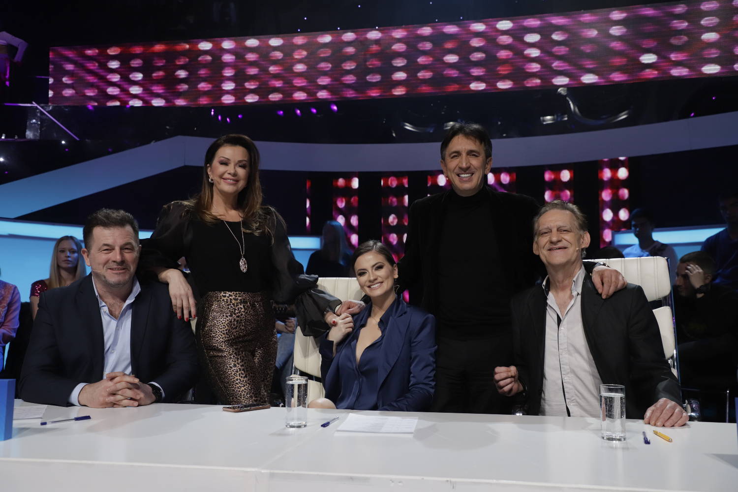 PRAVI VRAGOLANI: Milica Pavlović kao manekenka i plesačica, Petrući u svom fazonu, a Žika... (VIDEO) 2 4589f5316dcb170a179d372c6a6b74bf722d822d