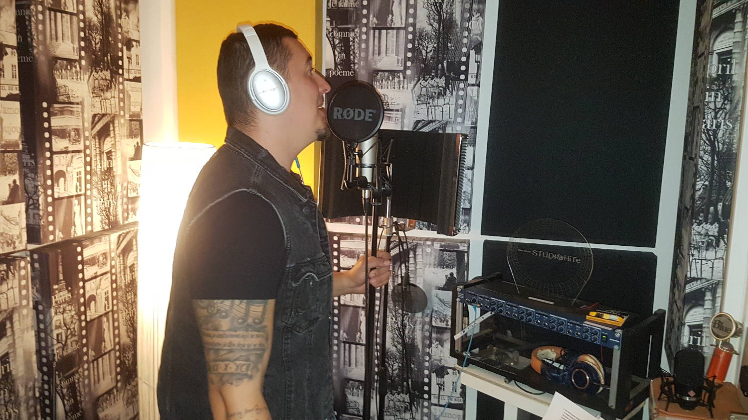 MNOGO KRVI I ZNOJA SMO OSTAVILI OVDE: Amar Gile otvorio vrata muzičkog studija u kom priprema novi album (VIDEO) 3 47a7424ef2865ddcab9521efc056606104970542
