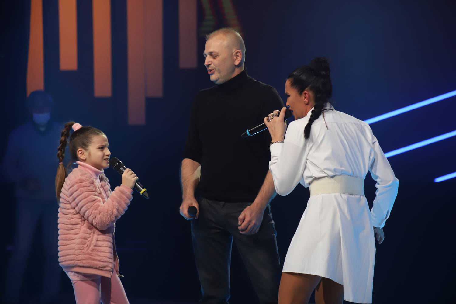 BORILA SE DA PREŽIVI: "Dok nije legao u postelju nisam smela da pevam" (VIDEO) 4 48a4680a41022d8c3b45940ee02b80b4b4d2b39a