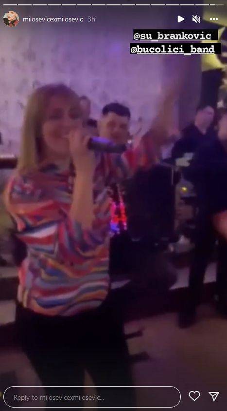 Maretova supruga proslavila JUBILEJ: Željko Vasić napravio HAOS, pa se i slavljenica LATILA MIKROFONA 6 4921f66a03b75cd03d3b58882240345195606299