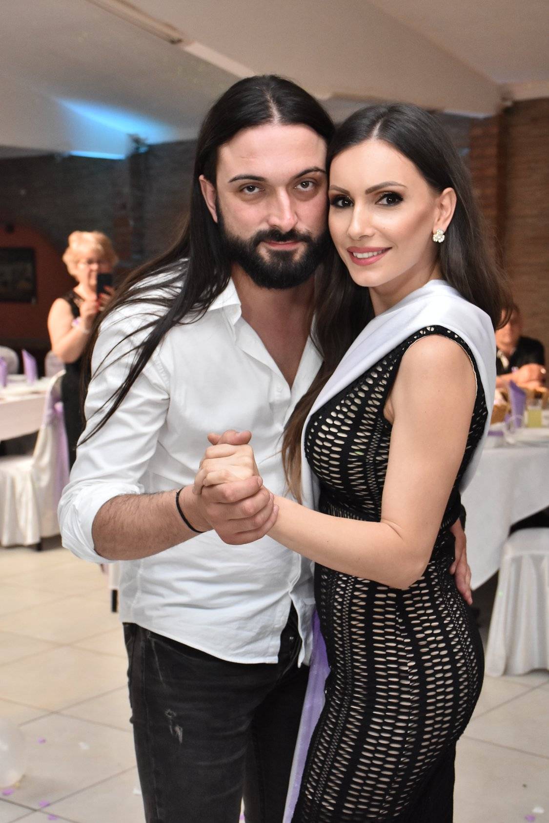 RAZVODE SE! Anu Vlajić kritikovali da je smršala, a ona prolazi kroz BURAN PERIOD i više ne živi sa Darkom (FOTO) 3 49fd193a2a30140e7ec3a3f5b5c73eeab9b788d8