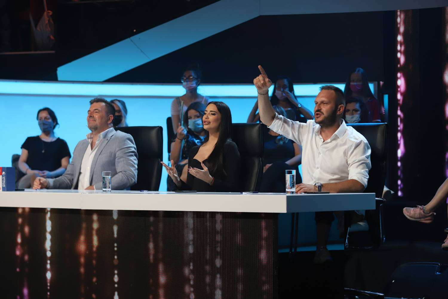 VATRENA BORBA VETERANA ZA PROLAZAK U FINALE - evo šta je obeležilo emisiju! 4 4c04ae327ce1dac89ace894be096cd322148f285