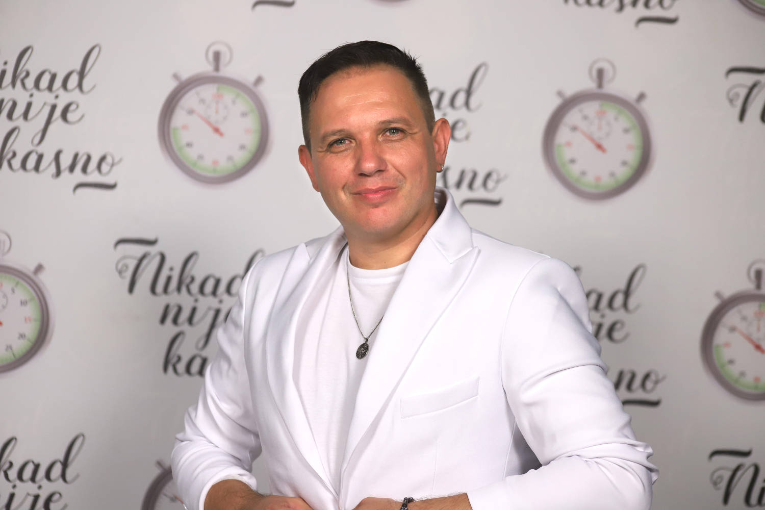 Bicepsi izviru ispod rukava! Boban Canevski ne ispušta tegove iz ruku, posle godinu dana rezultat je evidentan (FOTO) 8 4c47011f4da65cbe0b4ca12baa311998da217dc8