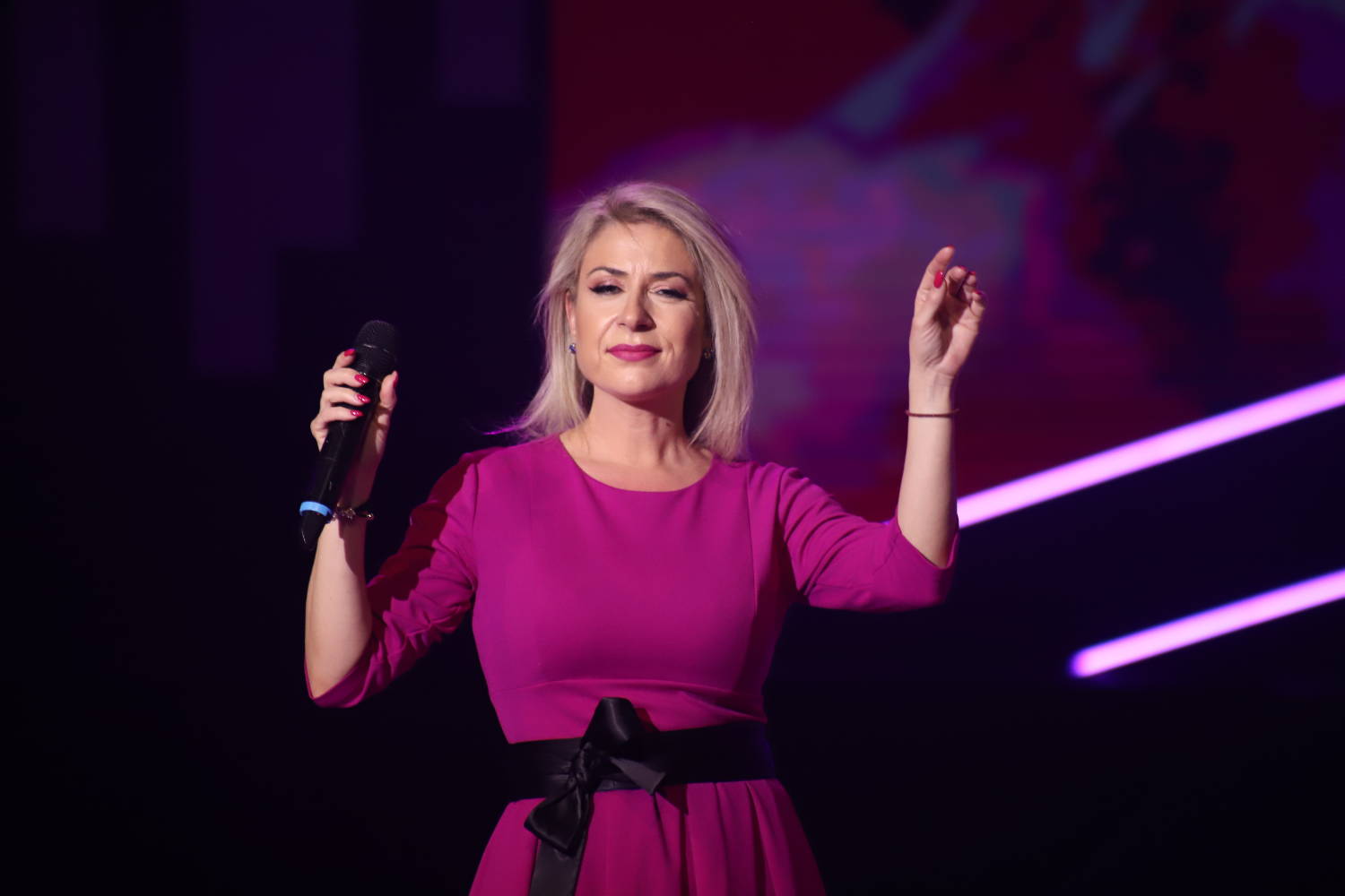 Dragana PREUZELA ULOGU PROVODADŽIJE: "Moramo da UDAMO MOJU POŽAREVLJANKU" 2 4db568ba9e58f3996e3d3df99410b5bc0e7b5fd1