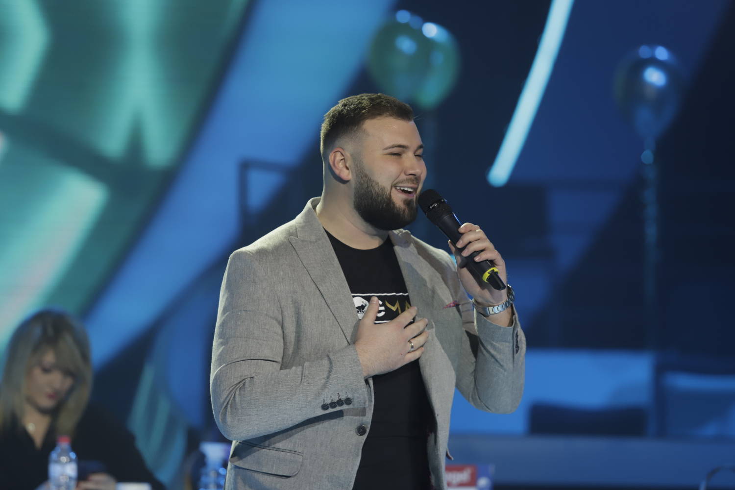 OVO ĆE SE PREPIČAVATI: Marko Gačić zasvirao i zapevao GDE NIJE NIKO, ljudi u ŠOKU (FOTO) 2 4e1e14902638e916c8e0a1a5fb76ef06b6c8fec6