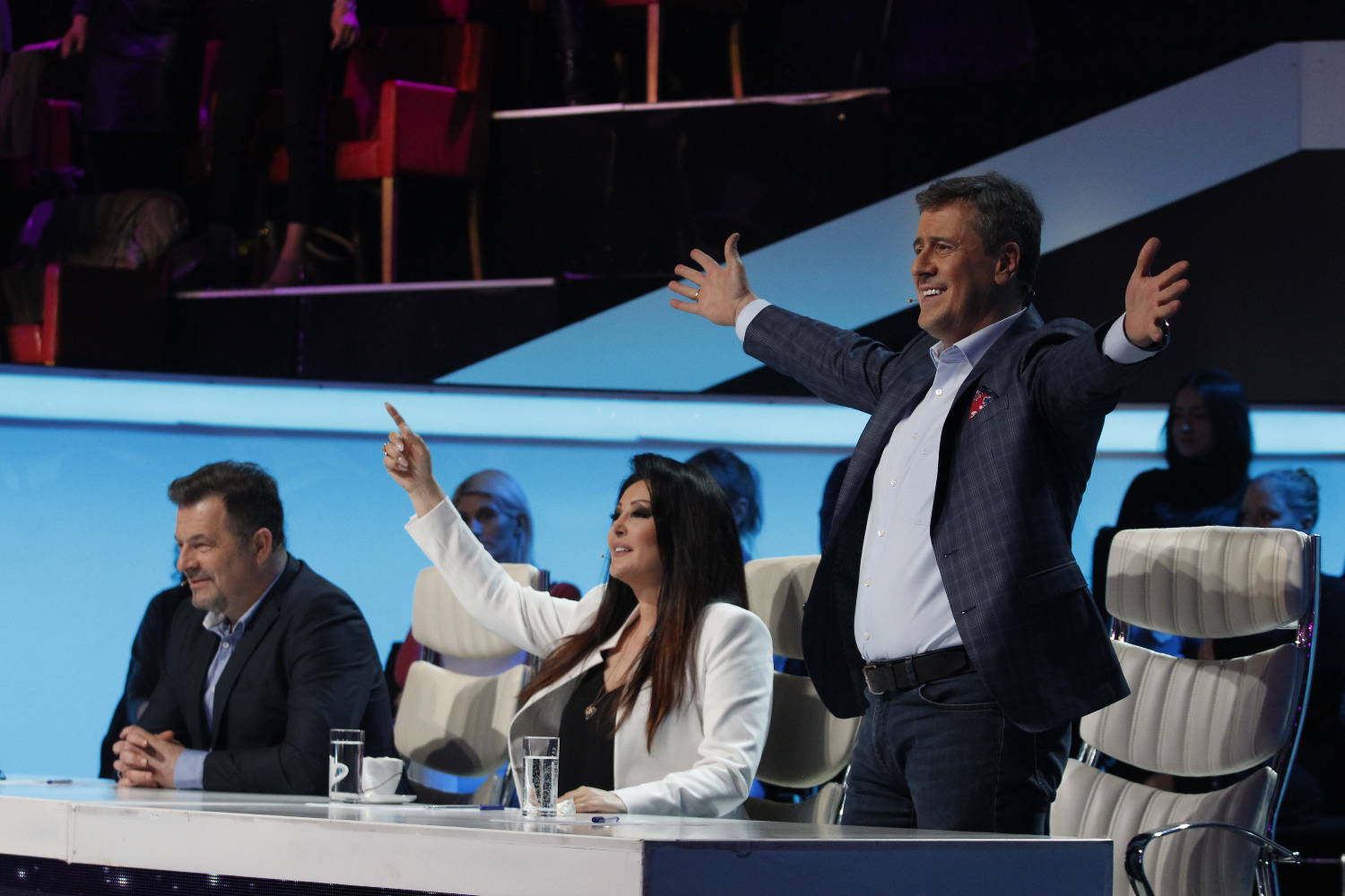 Kad direktor zapeva jednu od najzahtevnijih pesama, Enes Begović pada u TRANS! „Tako se peva u Bosni“ 3 4e2b8f9d834647c0c96595fc4a692ce376186fa1