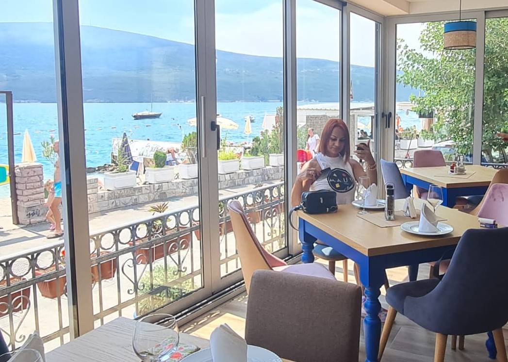 Zbog Mudronje se napravila GUŽVA na PLAŽI: Takmičarka nikad IZAZOVNIJA (FOTO) 2 4e381138149aac5938fb578ffcabc7d707fefd98