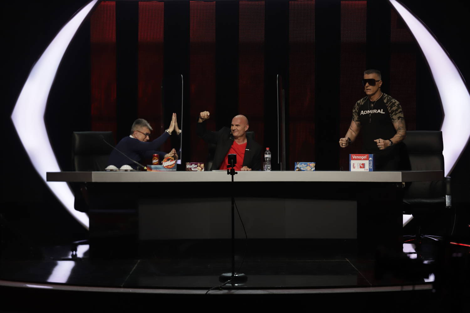 "ZATO SI FASOVAO KORONU" Đorđe otkrio da ide sa kandidatom na utakmice, a onda ga Popović "ISPRESKAKAO" pitanjima 3 500aaadd56272e75db979f89cb563008c8a51e8c