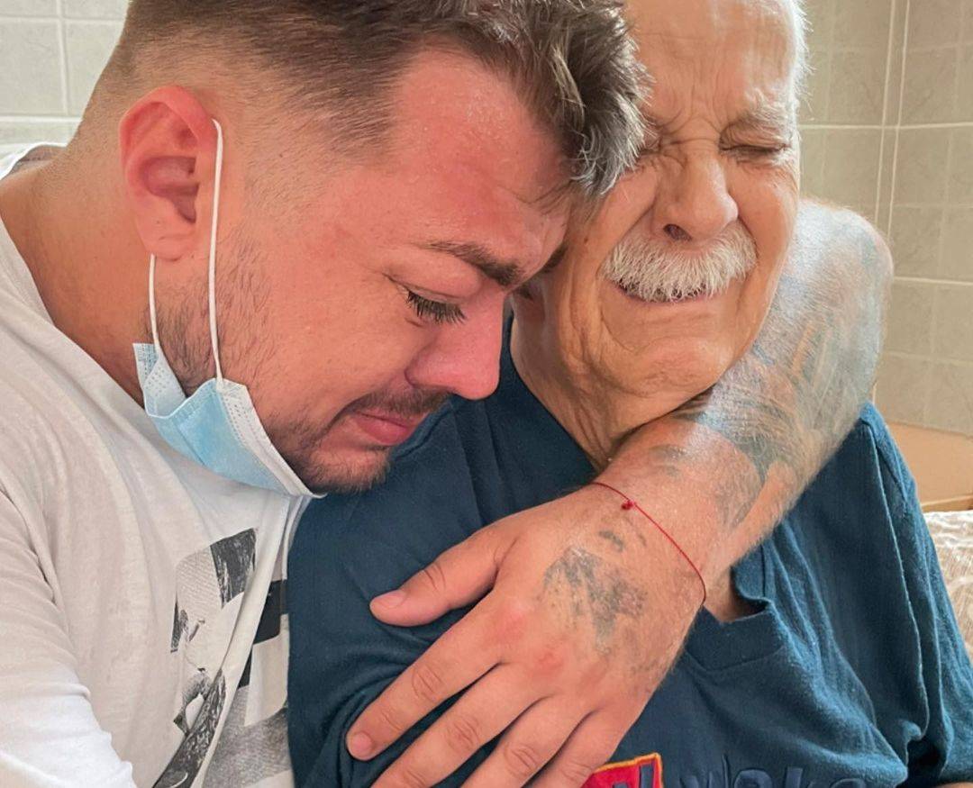 ''Duša mi se kida'' TUGA U DOMU PEVAČA, ostao bez člana porodice (FOTO) 2 50caf25c5788e3524e3f0bfee9b09126212e4e41