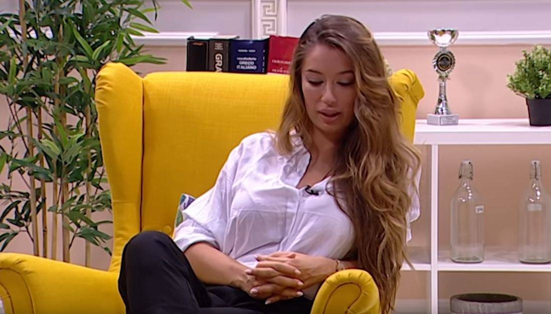 Voditelj nije znao kako mu se zove gošća a ona se naljutila ''Informiši se pre nego što ti neko dođe''! (VIDEO) 2 51bea172779ea2734cebc7ab21d0685b74cae0a7