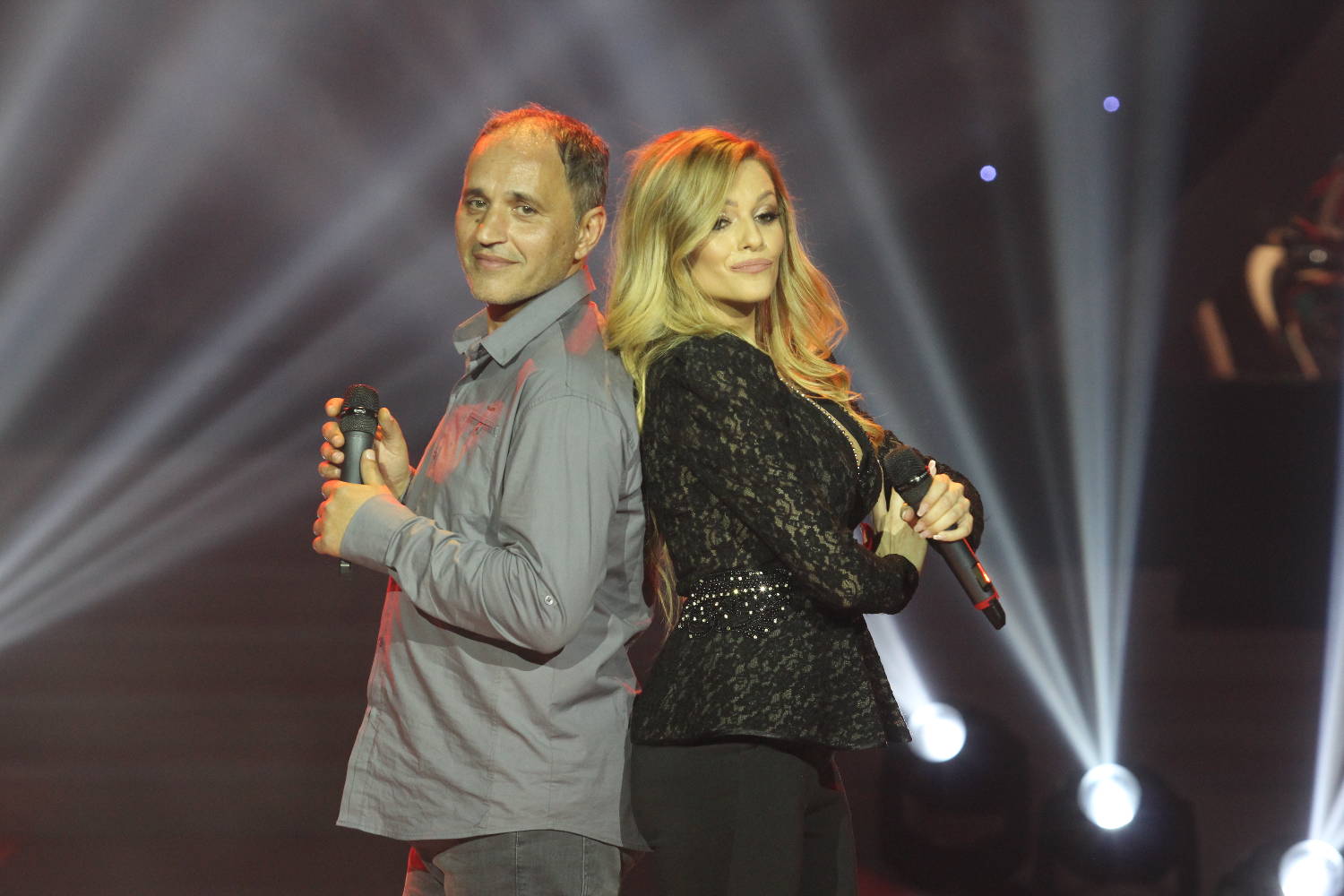 ROKENROL, BABY: Saša Trajković i Jelena Kostov zapalili grandioznu scenu (VIDEO) 3 5330456a59349104186b517137f66ebecd12cb7e