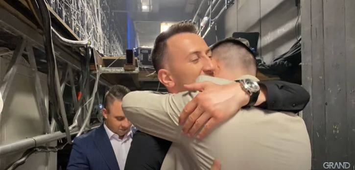 TENZIJA JE VELIKA: Takmičari slavili prolazak u FINALE, mentor RIDAO kao KIŠA (VIDEO) 3 538c76bceee2e932ac0727cc09fcd62d570cae11