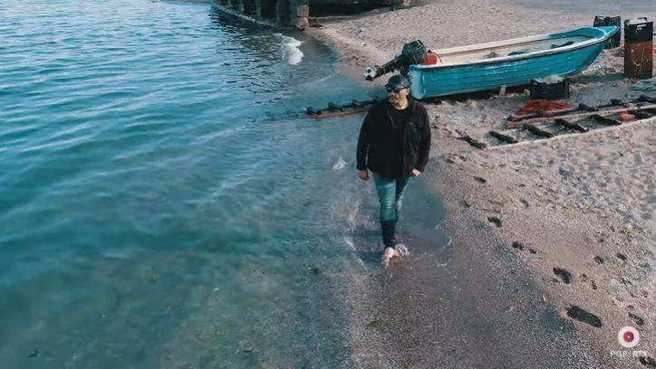 POGLED OD KRISTALA zbog glumca iz HIT serije, a tek da čujete pesmu (VIDEO) 4 554a63263986884cf14e87285b2fd19da6c0fdf9