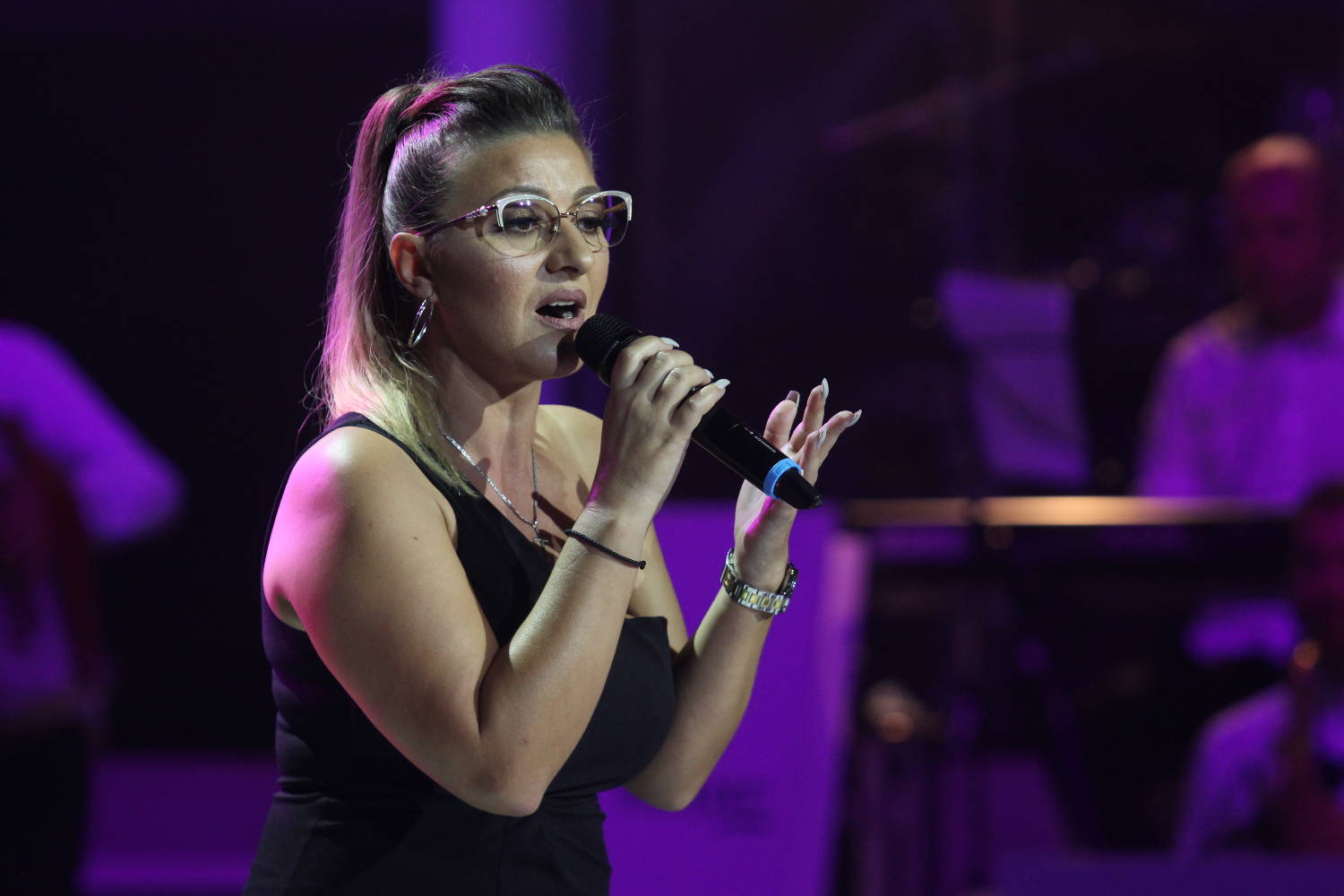 Sofra OTKRIO identitet takmičarkinog partnera a onda mu Žika posvetio pesmu! (FOTO) 2 568e97c443251d068a0ddb4429a9758c7cb8b0d9