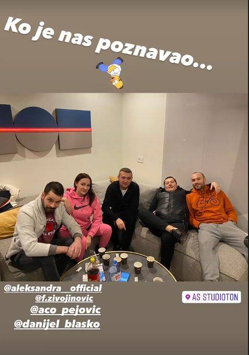 SOFRA konačno otvorio STUDIO, i čast mu je da baš ONA zapeva prva! (FOTO) 3 573e90c932cf7905c8d7ee3ffe55200f8c35e403