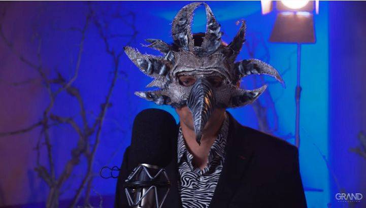 KO SE KRIJE IZA MASKE? Pevač iznenadio transformacijom u spotu (VIDEO) 2 58364012098bd5511a0eedf65ec5445563b3b67c