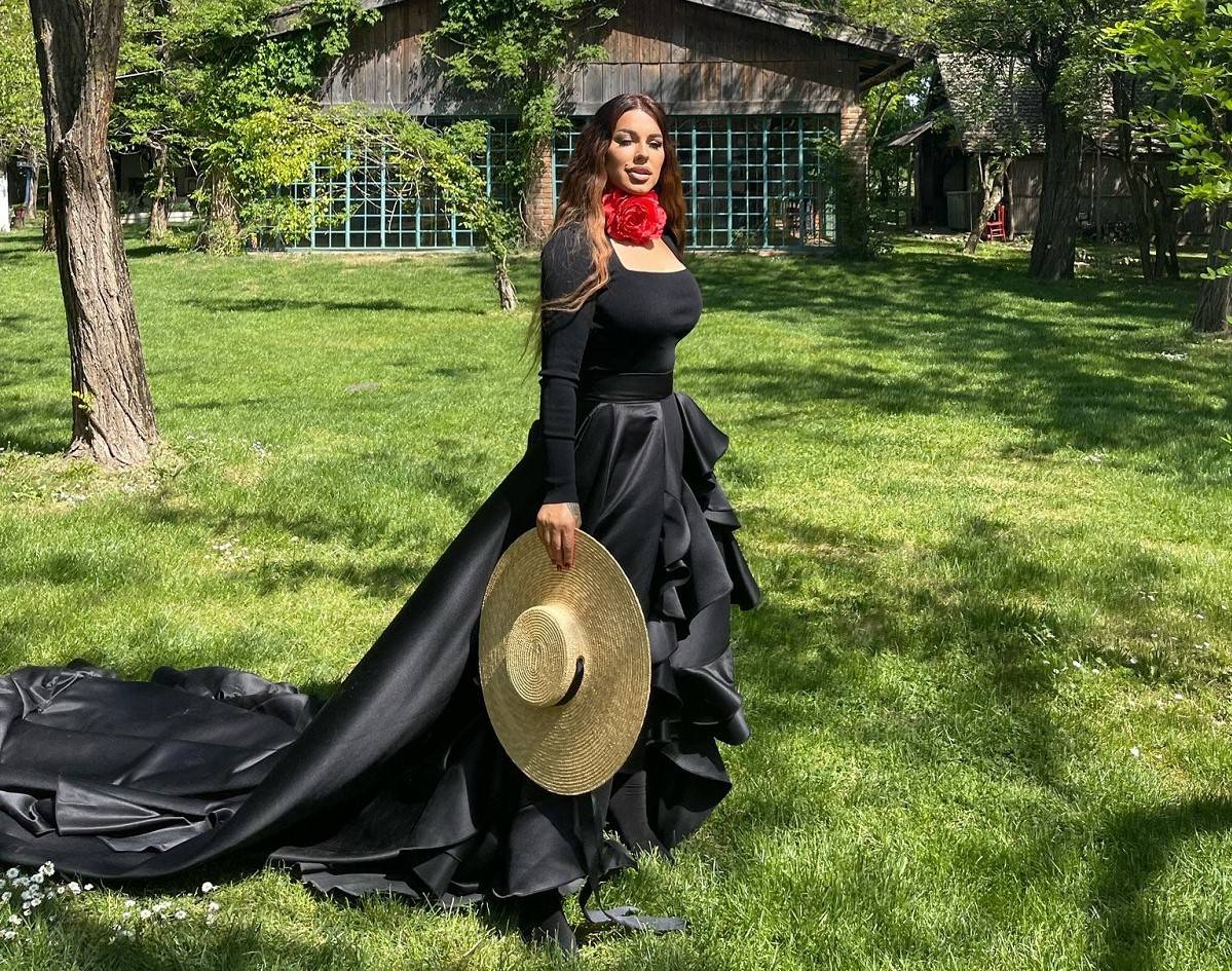 USKORO PREMIJERA Seka Aleksić snimila spot za pesmu”Rana” a tek kada vidite ko je maneken u spotu (FOTO) 2 58c761c6d9965685513e8e4d56f11421515566e8