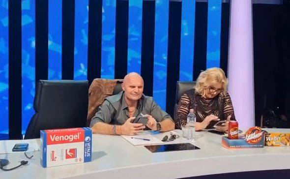Žiri stigao na snimanje, svako u svom svetu a ĐORĐE DAVID PONOVO RADI ISTU STVAR (VIDEO) 2 58cea31993e495a5d06f5635f950c55dbb98e9e2