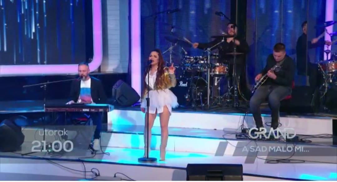 A SAD MALO ALEKSANDRA MLADENOVIĆ: Veče emocija na GRAND TV-U 3 590b7b628eed4a1d2bb64a2523d0ddc30af9ccbe