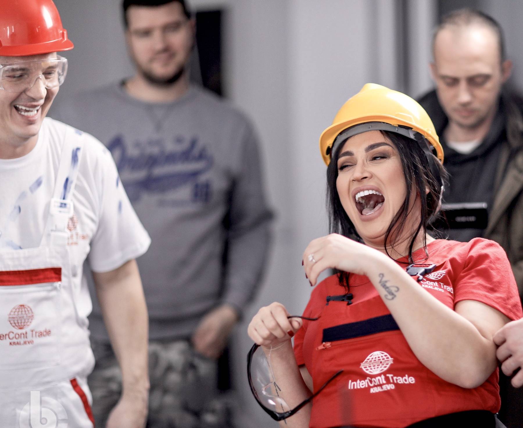 Čekićeva uzela čekić u ruke: ANDREANA dobila otkaz zbog SREĆKA Krečara! (VIDEO) 2 5a32ab88473ea3e8d1d052d9fe63936f2b54e0e5