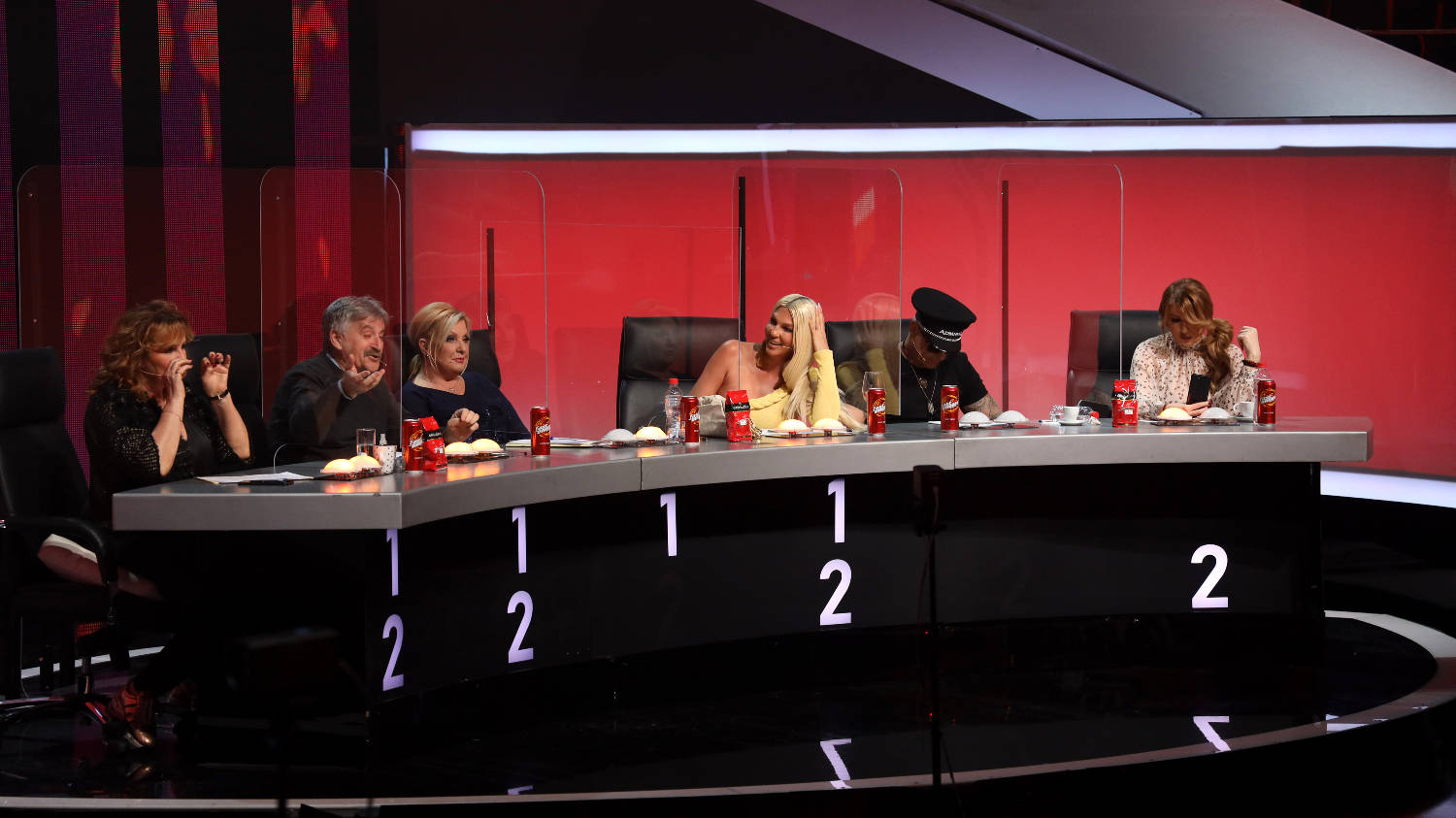ŽIRI SE UROTIO PROTIV JK: Popović je opevao u pesmi, Đurišićka kritikovala da joj se vidi GUZI*A 2 5ae4e4843a353985c6121ac24c270eb30ca2804f