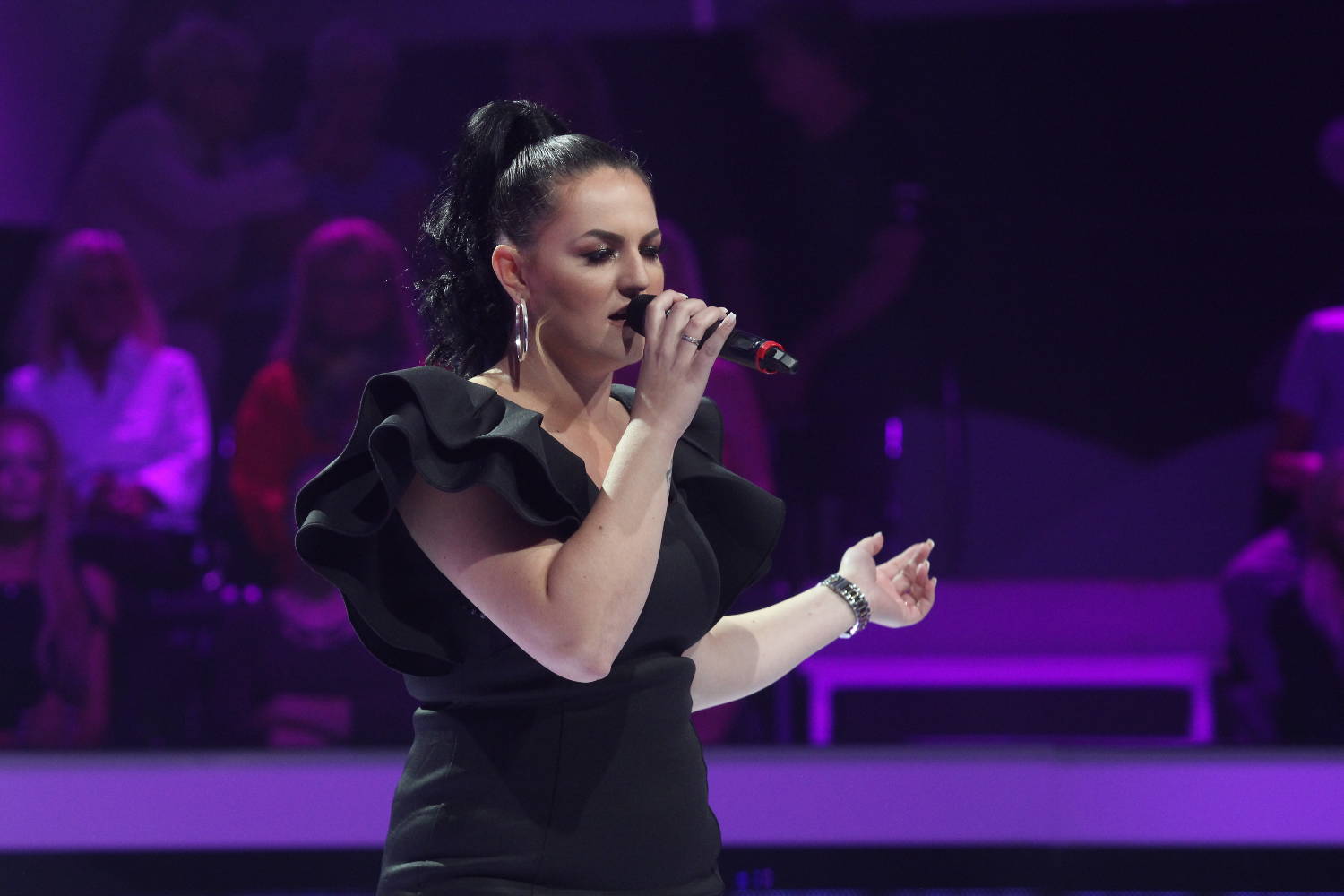 ,,Ajde svi da budemo MRŠAVI I BOGATI KO SAŠA POPOVIĆ'', priča o kilogramima ne jenjava, i OVA kandidatkinja je na tapetu! (FOTO) 2 5b7ead929b400aec95a3e8e3e2b4e1127556ac7c