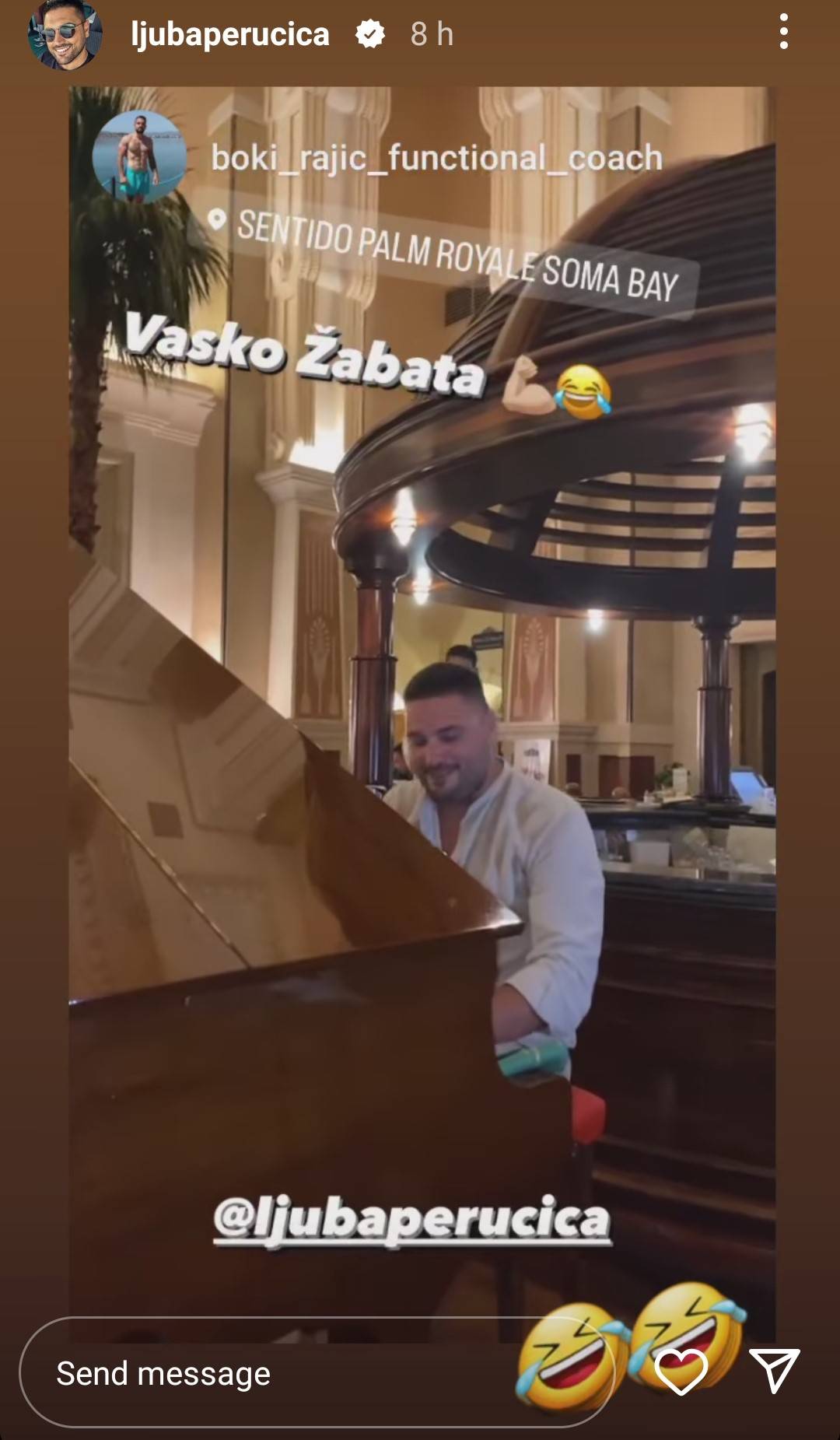 HIT SNIMAK LJUBE PERUĆICE: Pevač izmislio tekst, gosti hotela u neverici (VIDEO) 4 5bf140cf64cf5d837e6b23043aab646ffa2b00ac