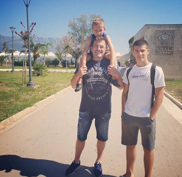 SKUPA NA ODMORU! Evo kakav odnos imaju Maretova sadašnja supruga i deca iz prvog braka! (FOTO) 3 5c86822c0de0a0f04b55553a9b5d6bd256c1a824